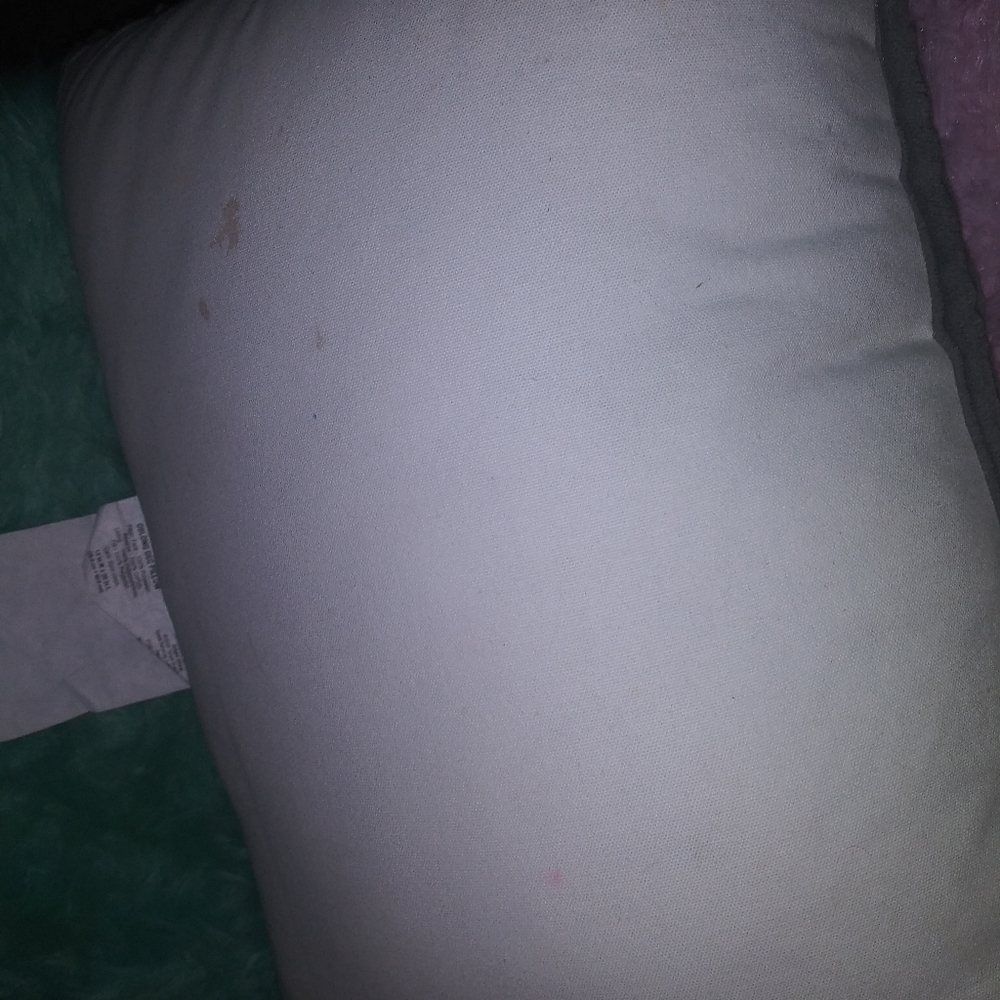 Throw pillows - Picture 5 of 5